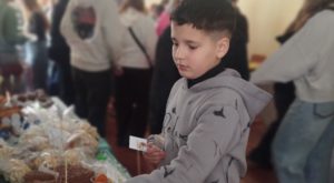 Школяри Бердичева допомогають