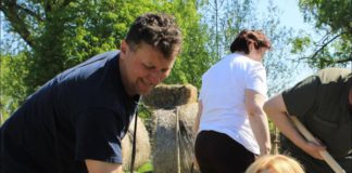 Гришковецька громада висадила туї біля маєтку Чайковського Ірена Лісова на акції