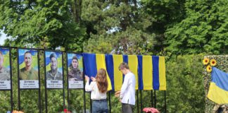 П’ять портретів, п’ять доль: Алея пам’яті в селі Райки поповнилась новими іменами Героїв Алея у Райках