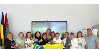 Жінки розмальовували пряники на арт-терапії в Центрі психосоціальної підтримки Арт-терапія