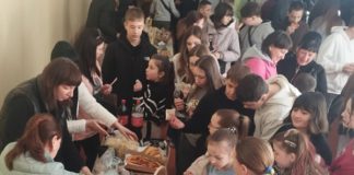 Благодійний ярмарок у Гімназії №17 Бердичева: зібрали 50 250 грн на щогли для ЗСУ Благодійний ярмарок у гімназії