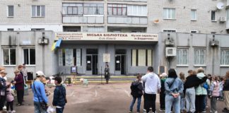 «Голоси дітей» у Бердичеві: громада вшанувала загиблих українських школярів Акція у Бердичеві