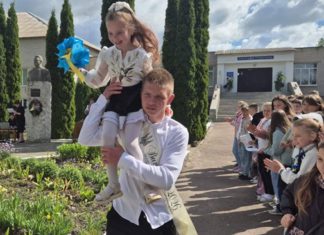 Останній дзвоник 2026 у Райгородоцькій громаді: випускники прощаються зі школою Останній дзвоник