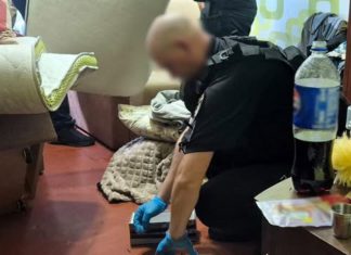 Чоловік з гранатою забарикадувався у квартирі. Подробиці Поліція затримала порушника