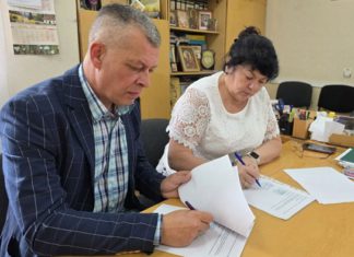 Шелепа і Адаменко планують активізувати розвиток дитячого плавання у Бердичеві Шелепа і Адаменко підписали Меморандум