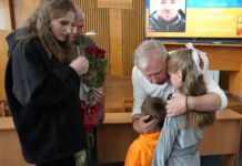 Вічна шана полеглим захисникам Бердичева: вручили посмертні відзнаки родинам героїв Родини загиблих героїв