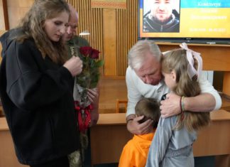 Вічна шана полеглим захисникам Бердичева: вручили посмертні відзнаки родинам героїв Родини загиблих героїв
