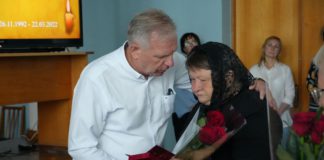 Бердичів вшанував полеглих Героїв: посмертні нагороди родинам захисників України Вшанували героїв
