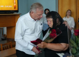 Бердичів вшанував полеглих Героїв: посмертні нагороди родинам захисників України Вшанували героїв