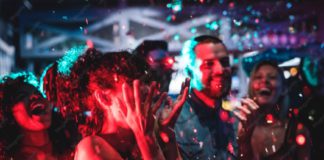 Summer Party в Kolyba Resort: DJ-сети, нічне плавання та літній драйв щоп’ятниці й щосуботи Дискотека у Колиба Ресорт