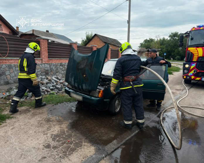Пожежа двигуна авто