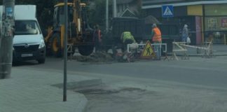 Ремонт провалу на вулиці Шевченка в Бердичеві: Бердичівводоканал розпочав роботи Ремонт вулиці Шевченка