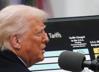 Дональд Трамп заявив про вплив тарифної політики на автомобільну промисловість США політика